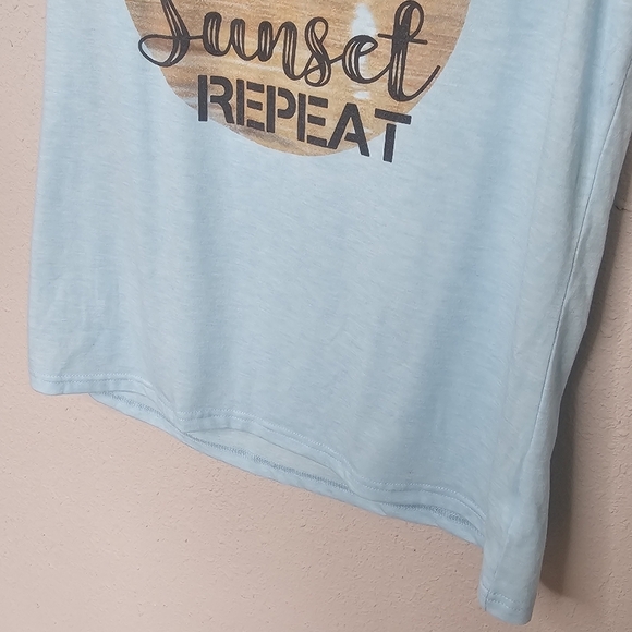 Womens Tank Top Graphic Tee‎ Sunrise Sunset Summer Fun Size M Ligh Blue - Picture 3 of 4